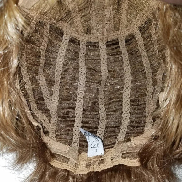 Short Wig by LUXHAIR (D) - Picture 6 of 6